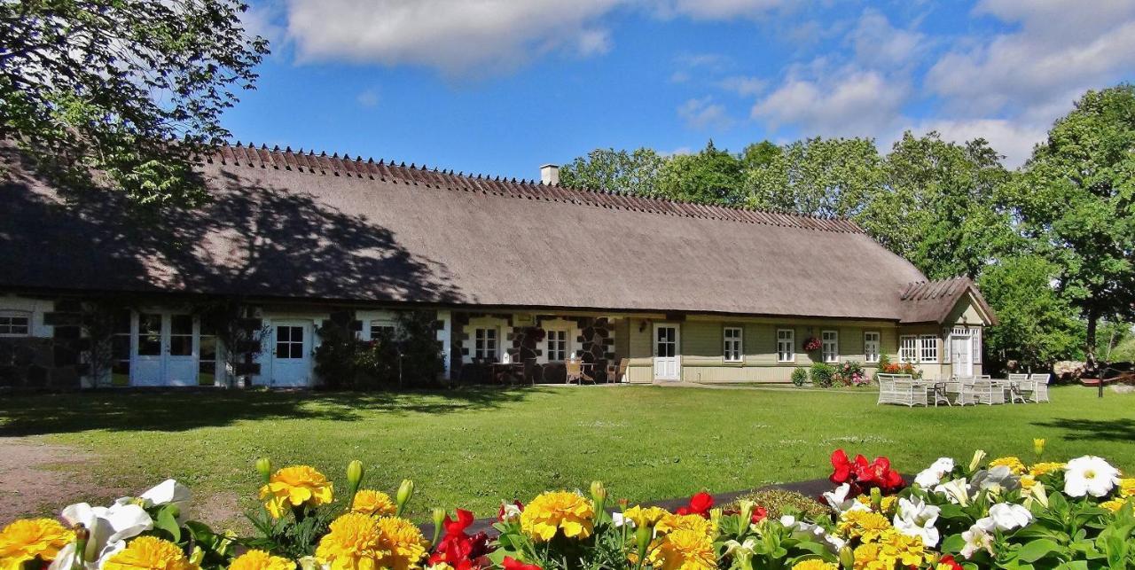 Vanatoa Taluhotell Koguva Buitenkant foto